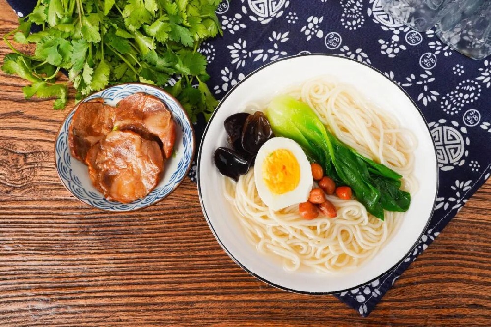 吃哪些食物对眼睛好？医生：这个东西少吃！