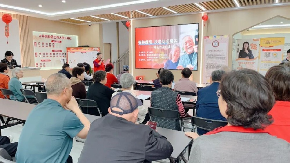 眼科医生走进老干部读书会：科普白内障与干眼症，守护晚年眼健康